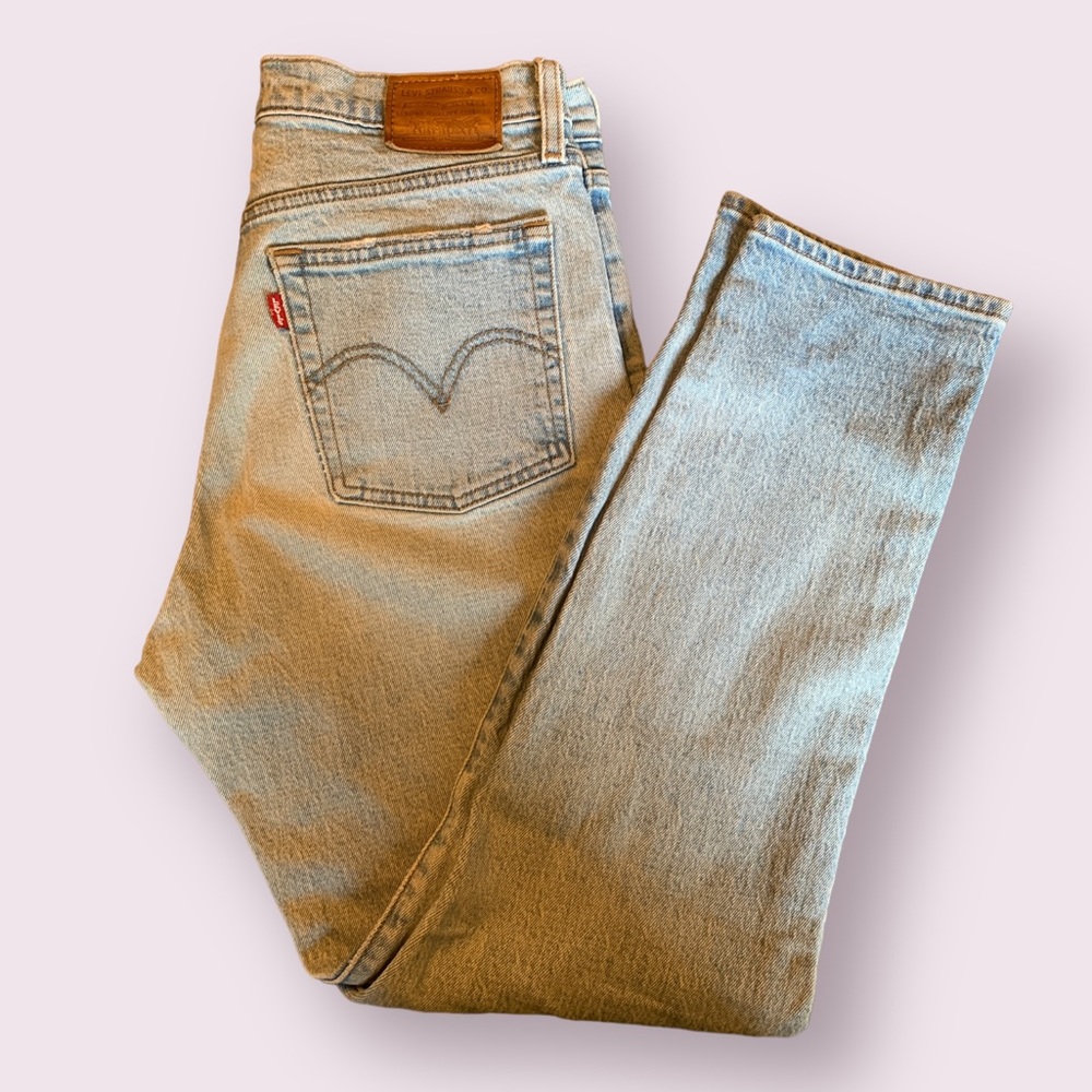 Levi’s Denim Women’s Buttonfly Wedgie size 28